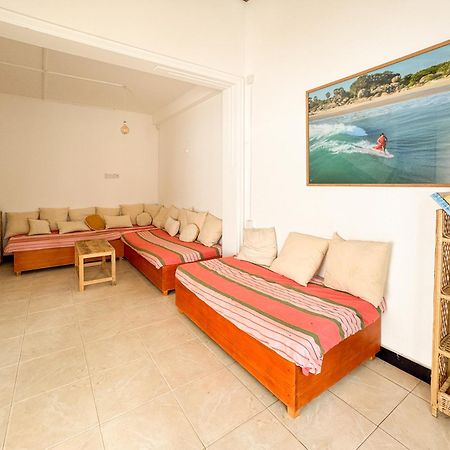 ウェリガマ Lucky'S Surf Camp Bed & Breakfast エクステリア 写真