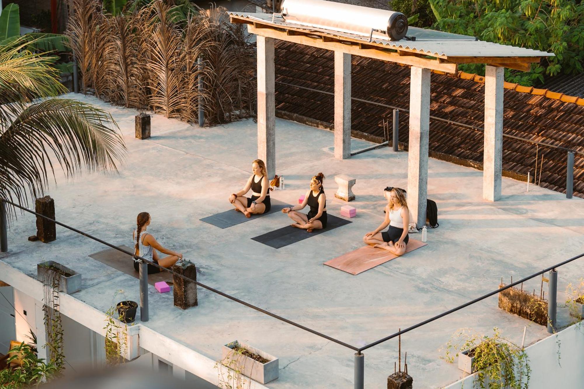 ウェリガマ Lucky'S Surf Camp Bed & Breakfast エクステリア 写真