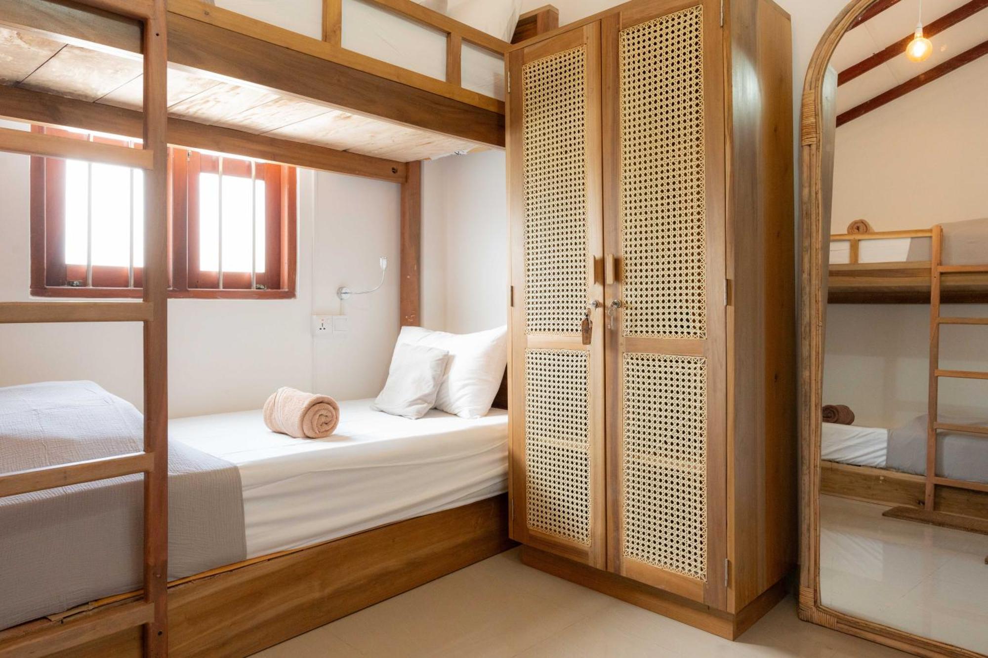 ウェリガマ Lucky'S Surf Camp Bed & Breakfast エクステリア 写真