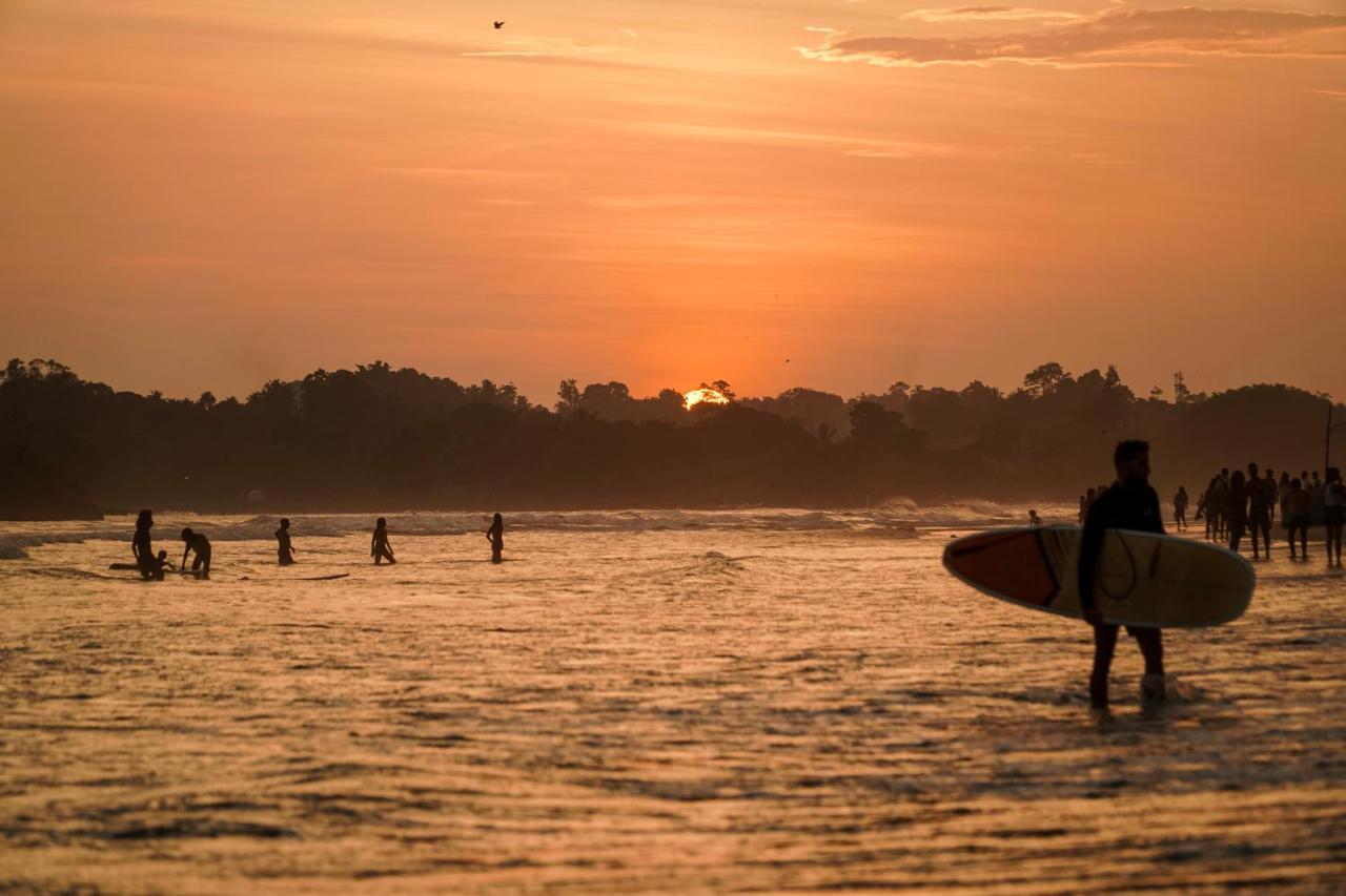 ウェリガマ Lucky'S Surf Camp Bed & Breakfast エクステリア 写真