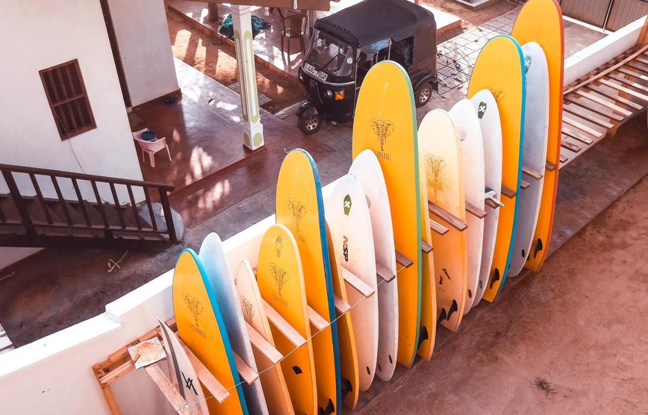 ウェリガマ Lucky'S Surf Camp Bed & Breakfast エクステリア 写真
